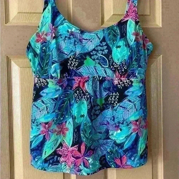 Women two piece swim suit no label or size​​​​​​​​​​​​​ - Picture 1 of 7